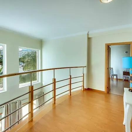 Pinho Dos Villa
